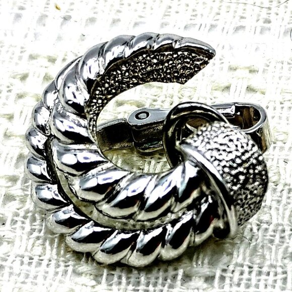 Trifari silvertone earrings clip on MCM - Picture 2 of 9